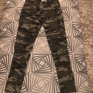 Camouflage jeans